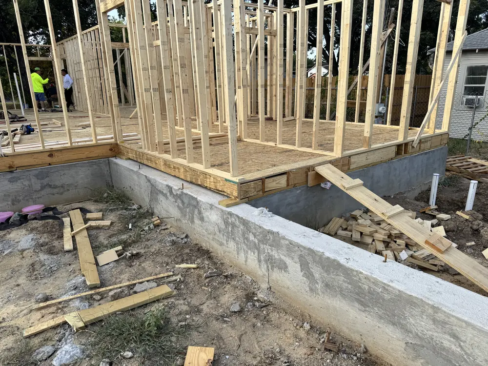 Foundation stem wall meeting subfloor framing on new build